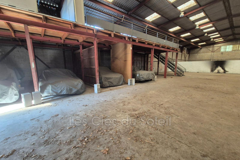 Parking / Garage - 550 m²