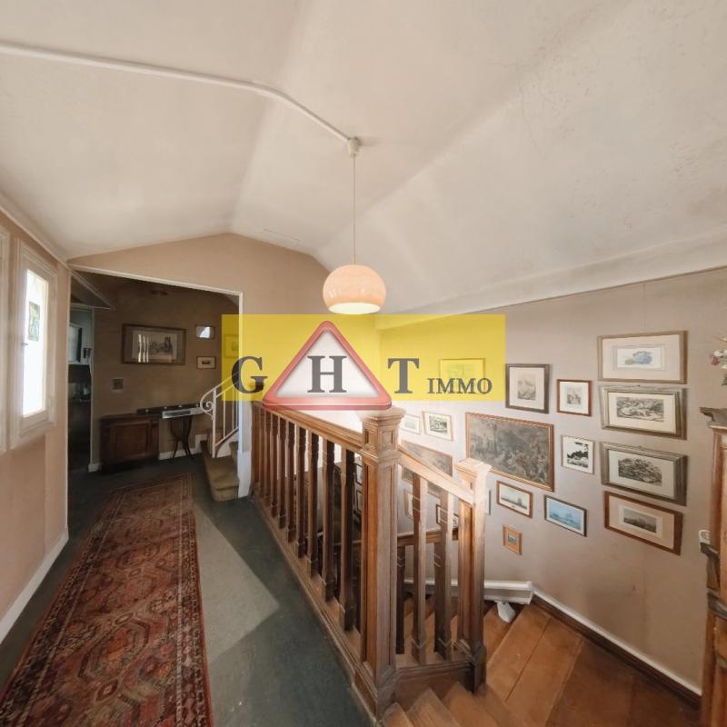 Maison - 220 m² - 8 pièces