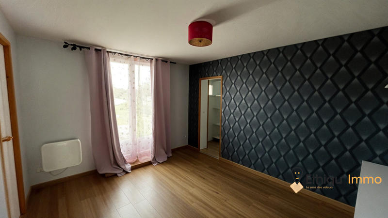 Maison - 246 m² - 8 pièces