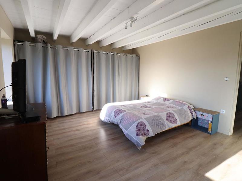 Corps de ferme - 350 m² - 6 pièces