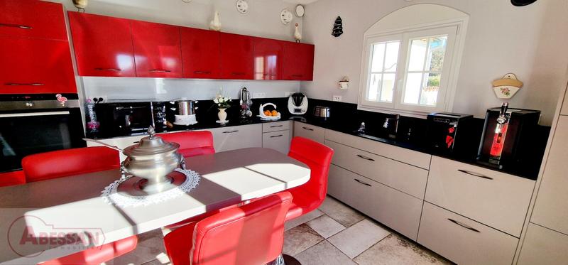 Maison - 201 m² - 5 pièces