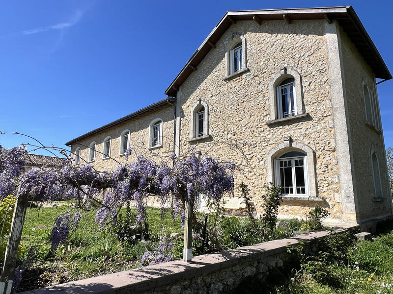 Maison - 295 m² - 8 pièces