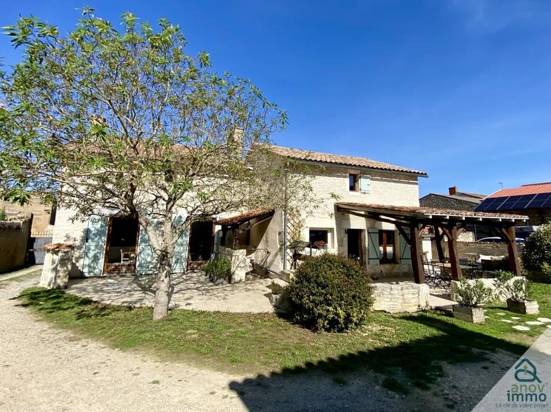 Propriété - 216 m² - 8 pièces