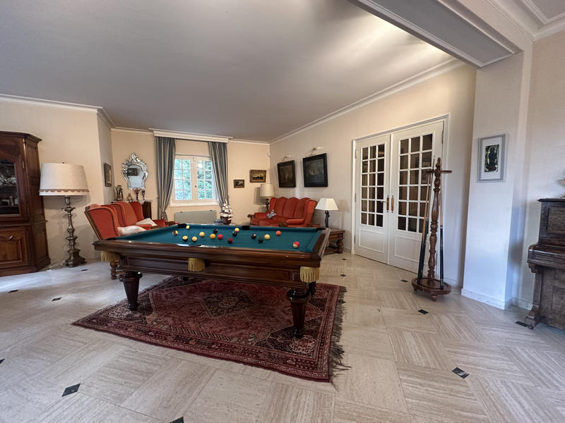 Maison - 240 m² - 10 pièces