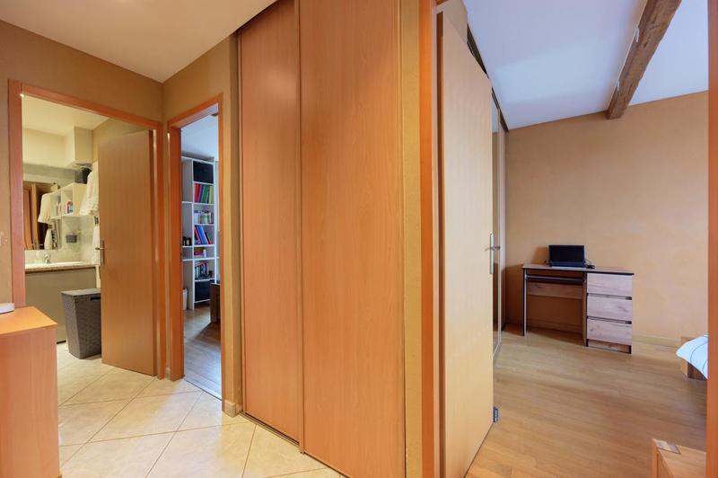 Appartement ancien - 95 m² - 5 pièces