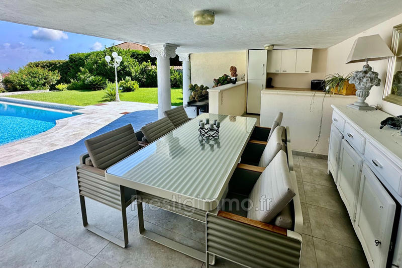 Maison - 280 m² - 8 pièces