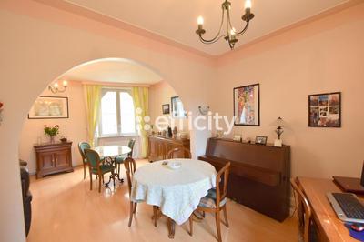 Maison - 211 m² - 11 pièces