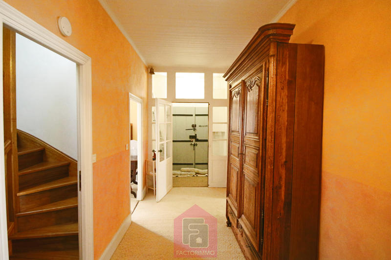 Maison - 315 m² - 8 pièces