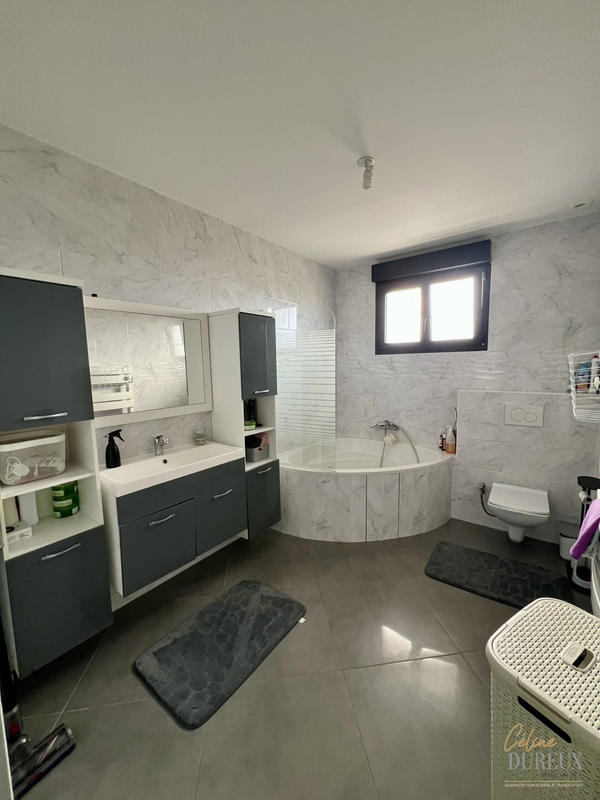 Maison - 183 m² - 7 pièces