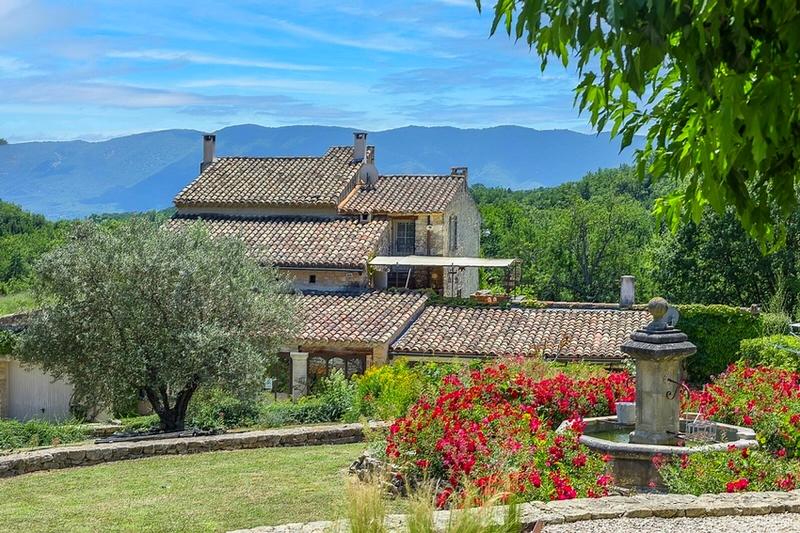 Demeure - 330 m² - 12 pièces