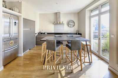 Maison - 239 m² - 7 pièces