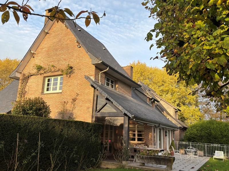 Maison - 275 m² - 12 pièces