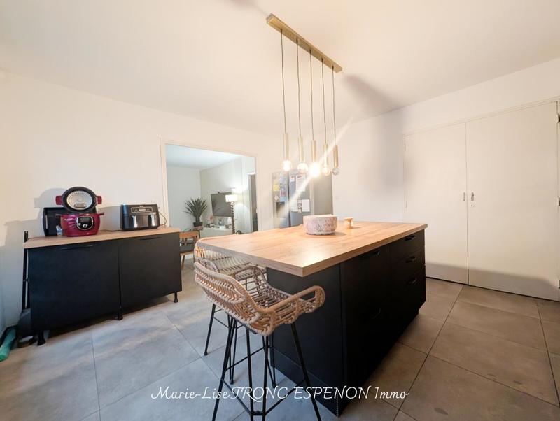Maison - 180 m² - 8 pièces