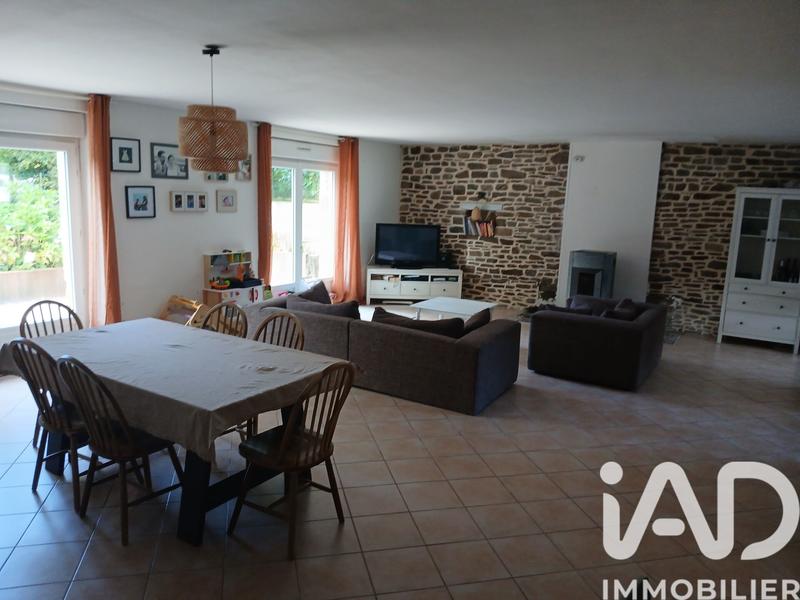 Maison - 240 m² - 8 pièces