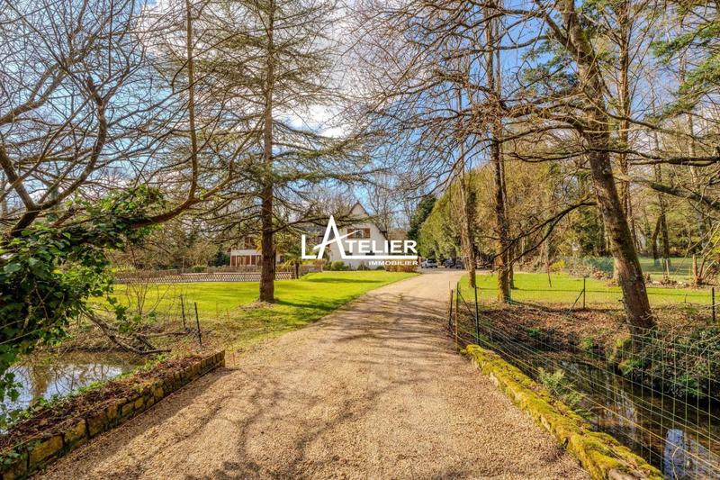 Propriété - 310 m² - 9 pièces