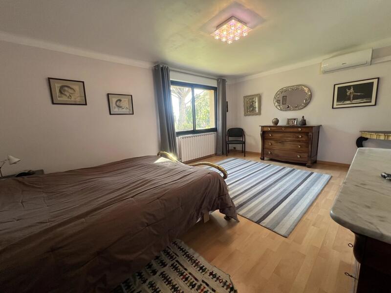 Villa - 200 m² - 5 pièces