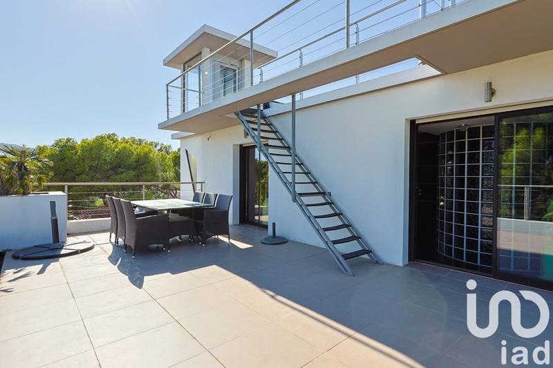 Maison - 227 m² - 7 pièces