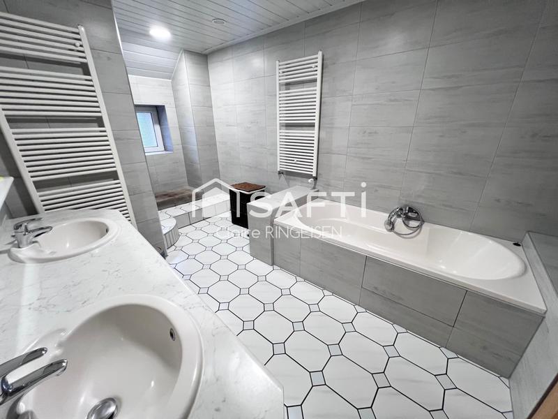 Maison - 184 m² - 8 pièces