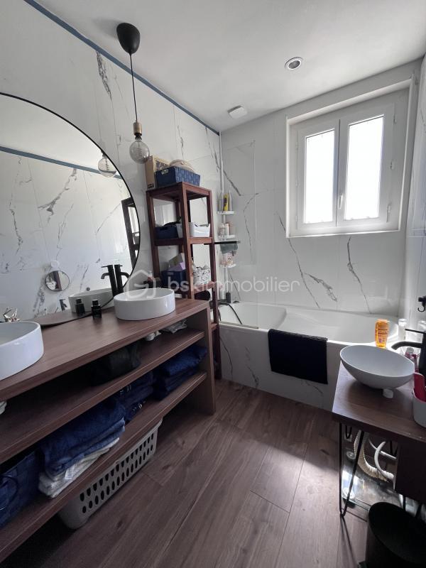 Maison traditionnelle - 191 m² - 6 pièces