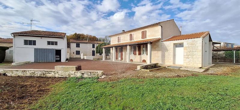 Maison en pierre - 102 m² - 6 pièces