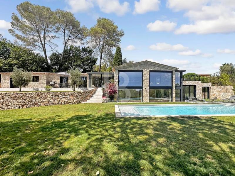 Mas - 300 m² - 7 pièces