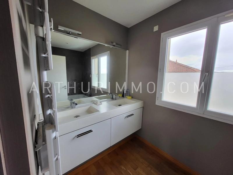 Appartement - 111 m² - 4 pièces