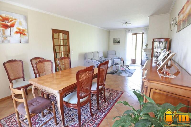 Maison - 250 m² - 8 pièces