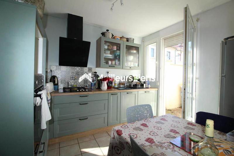 Maison - 93 m² - 5 pièces