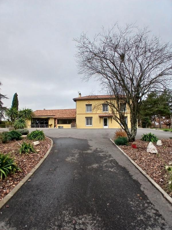 Maison de maîtres - 446 m² - 16 pièces