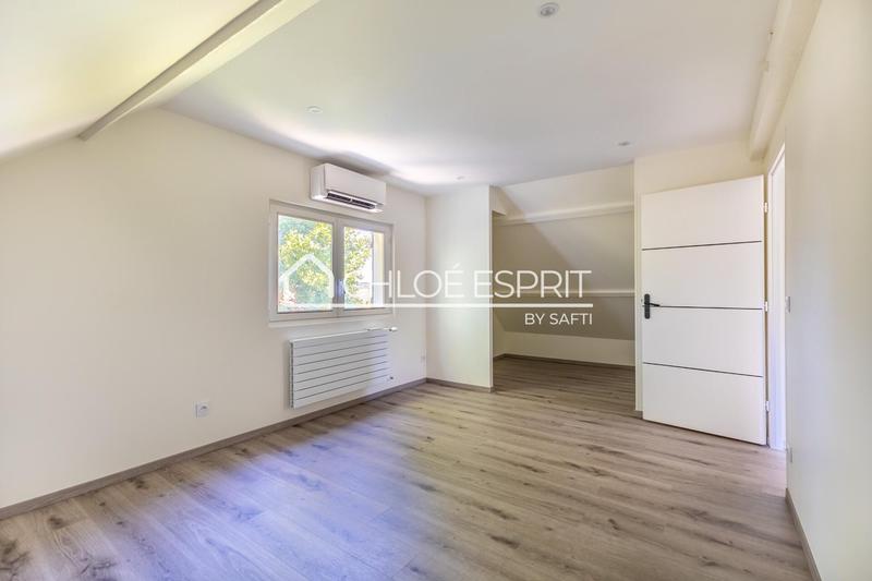 Maison - 167 m² - 10 pièces