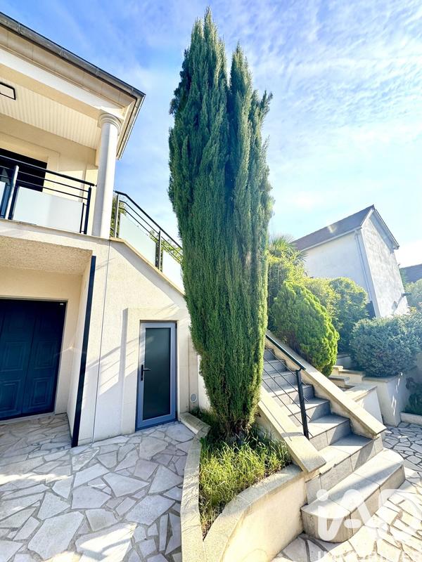 Maison - 168 m² - 8 pièces