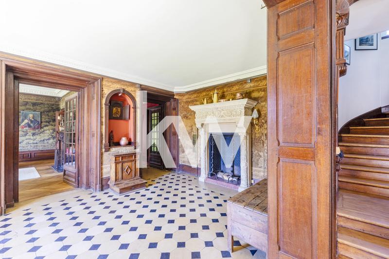 Maison - 700 m² - 23 pièces