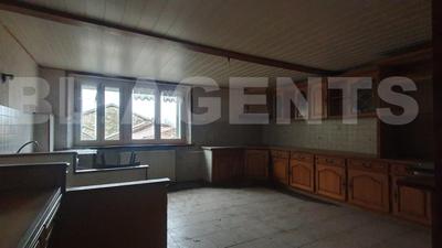 Maison - 250 m² - 8 pièces