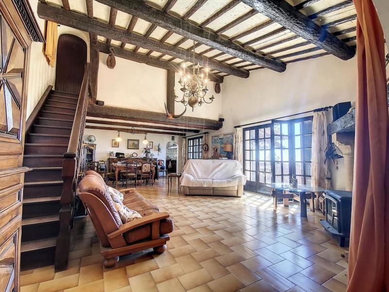 Propriété - 256 m² - 7 pièces