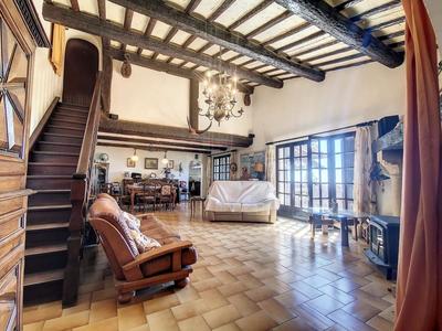 Propriété - 256 m² - 7 pièces