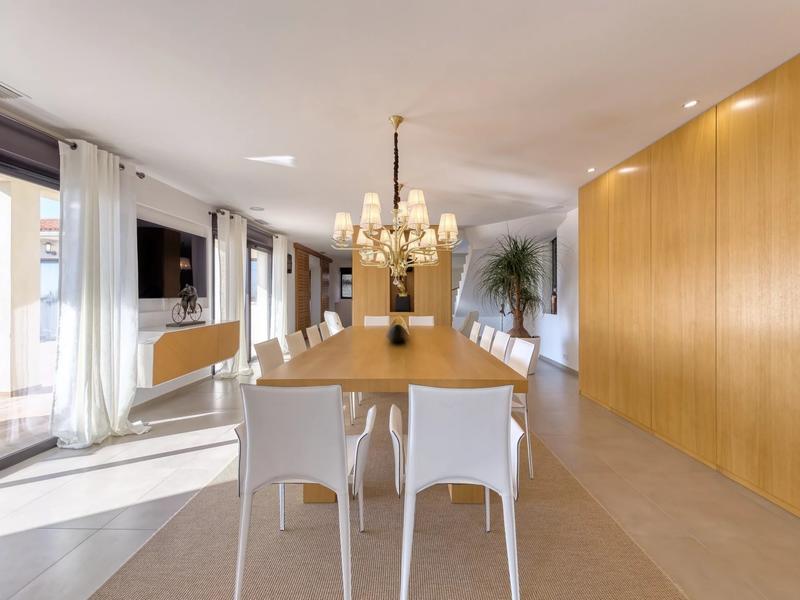 Villa - 280 m² - 7 pièces