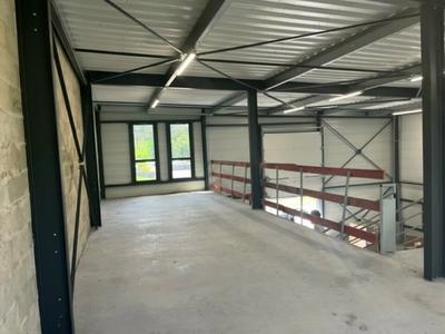 Local d'activité / Entrepôt - 305 m²