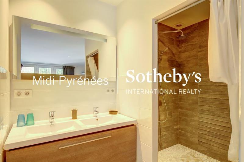 Maison - 477 m² - 15 pièces