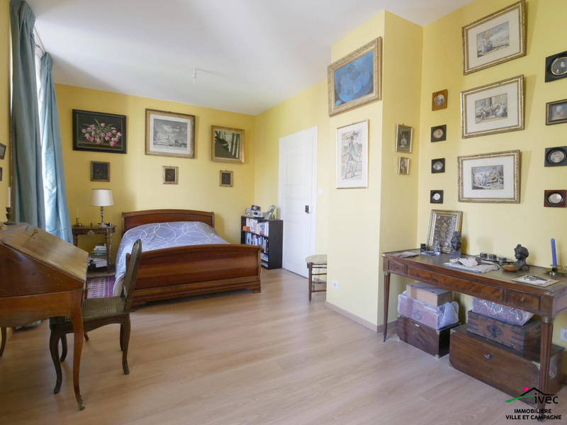 Maison - 329 m² - 14 pièces