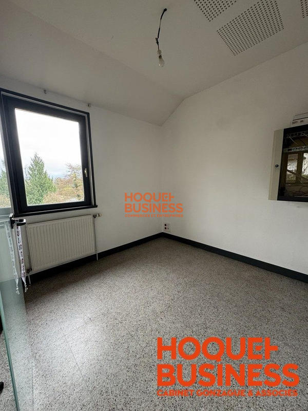 Bureau - 145 m² - 6 pièces