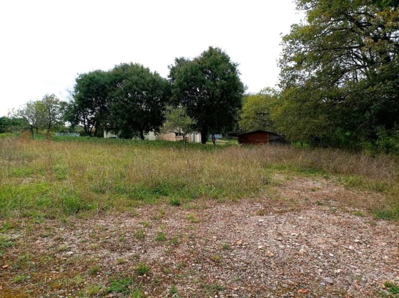 Terrain constructible - 1 714 m²