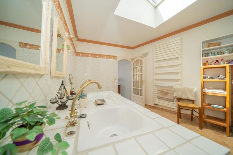 Maison - 260 m² - 5 pièces