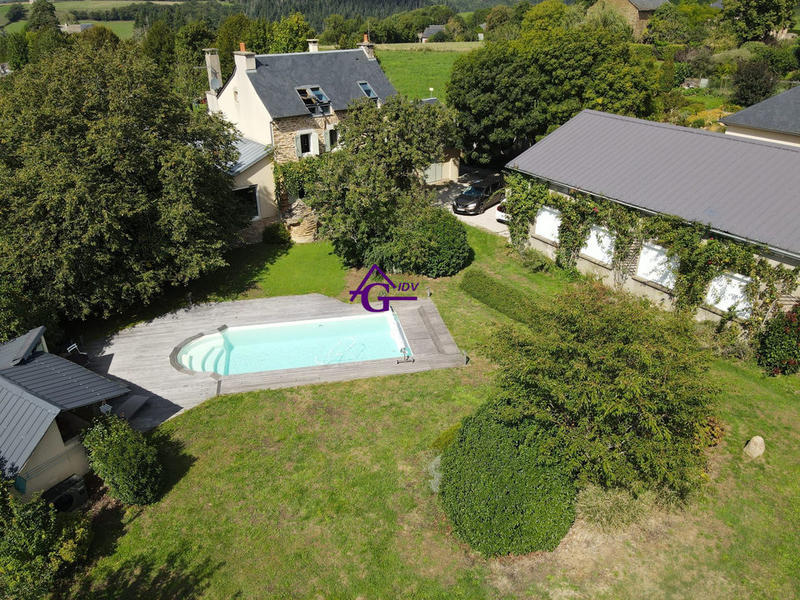 Maison ancienne - 215 m² - 6 pièces