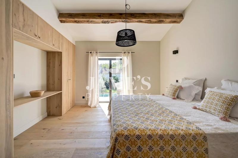 Maison - 250 m² - 5 pièces