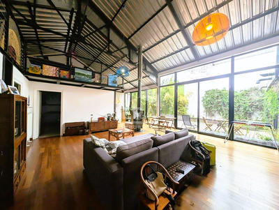 Loft - 270 m² - 7 pièces