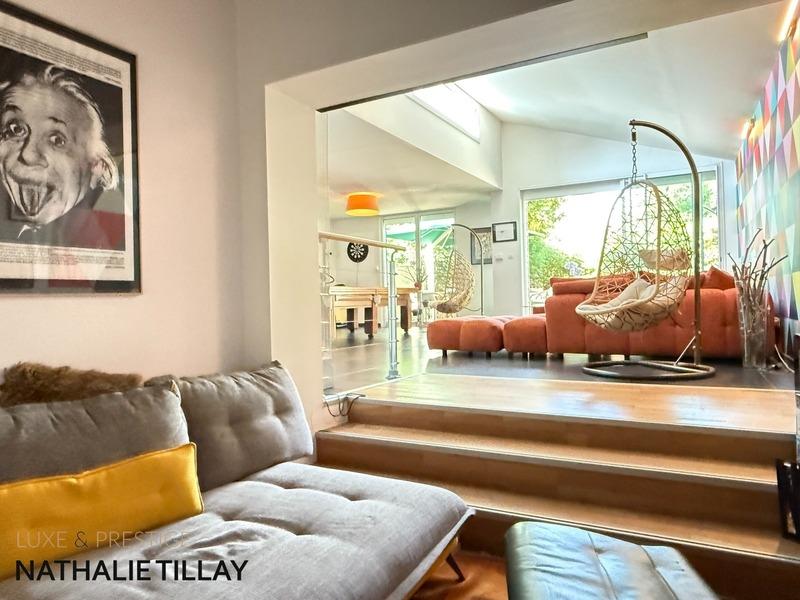 Maison - 284 m² - 9 pièces