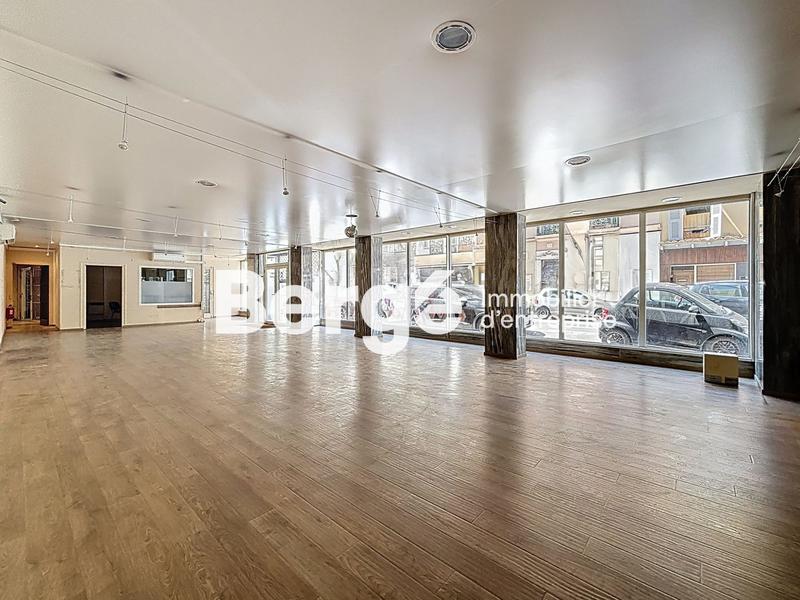 Local commercial - 215 m²