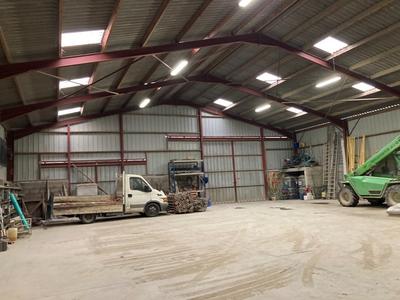 Local artisanal - 688 m² - 8 pièces