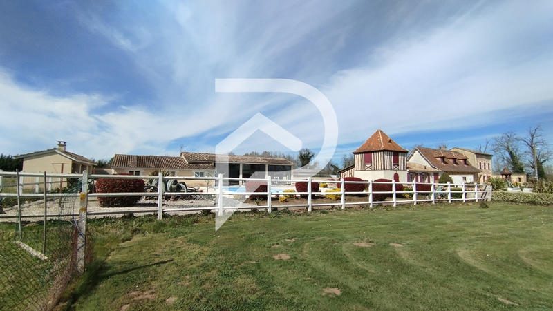 Maison - 650 m² - 17 pièces