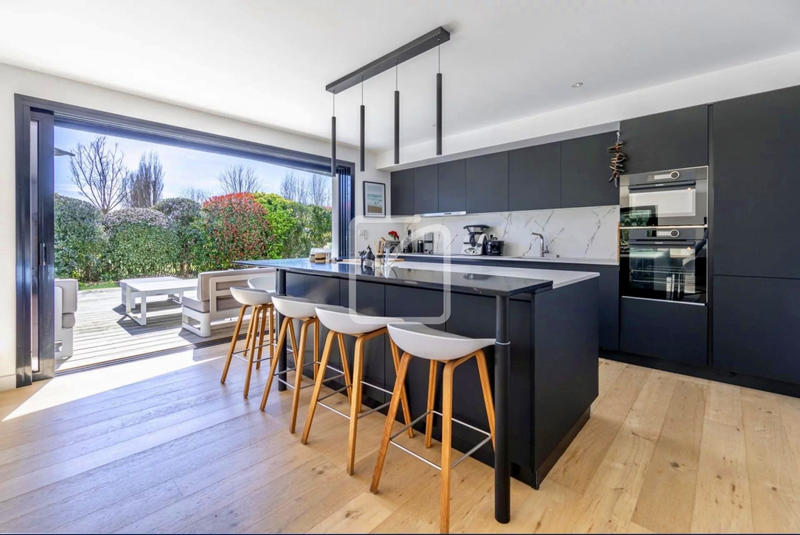 Maison - 160 m² - 6 pièces